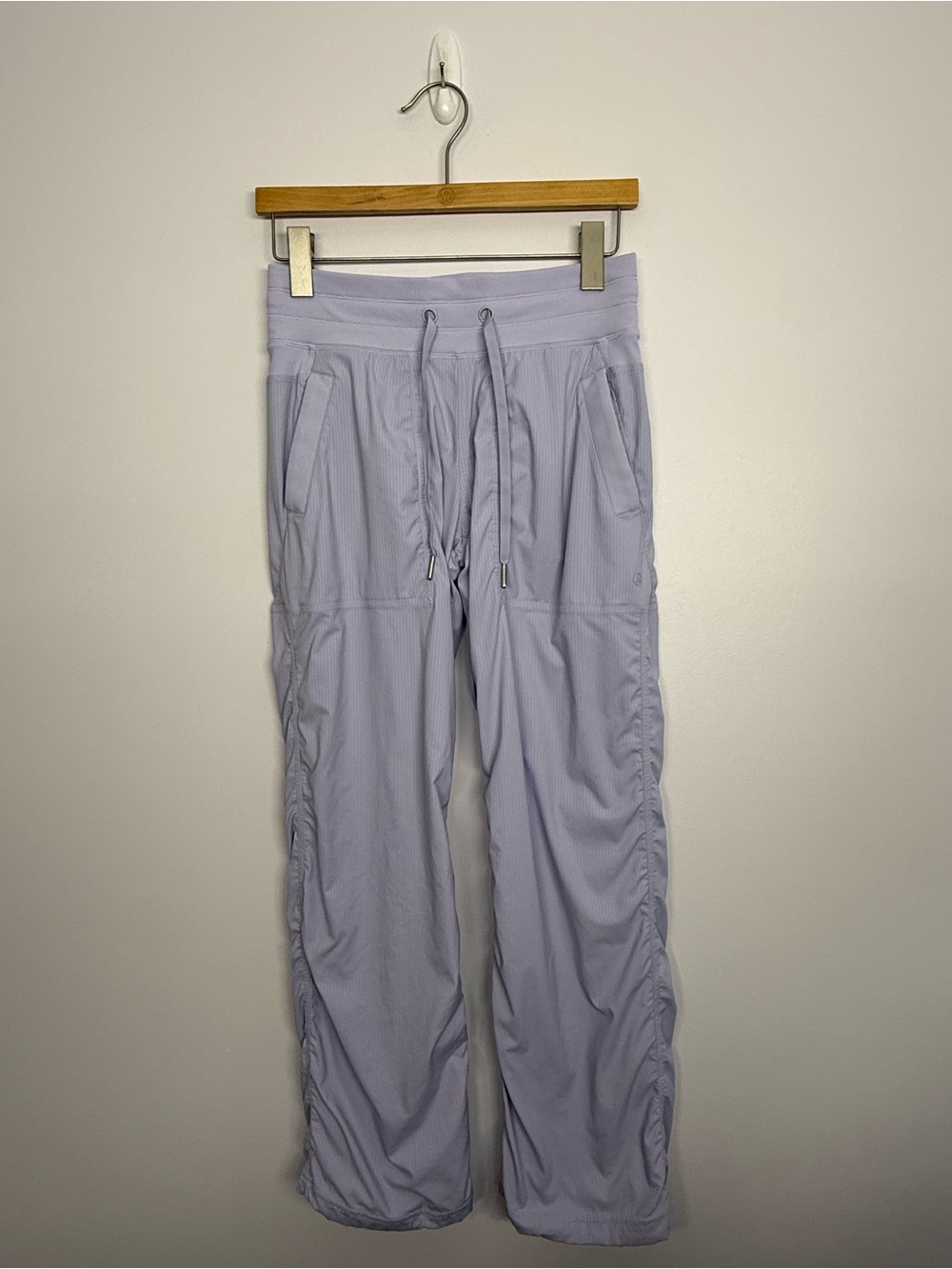 32: Lululemon Dance Studio Mid-Rise Pant *Short Lavender Frost Size 4 28”